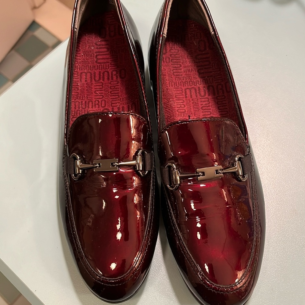 Munro Harrison lll - size 8 - brand new shoes - latex, natural , rubber sole.